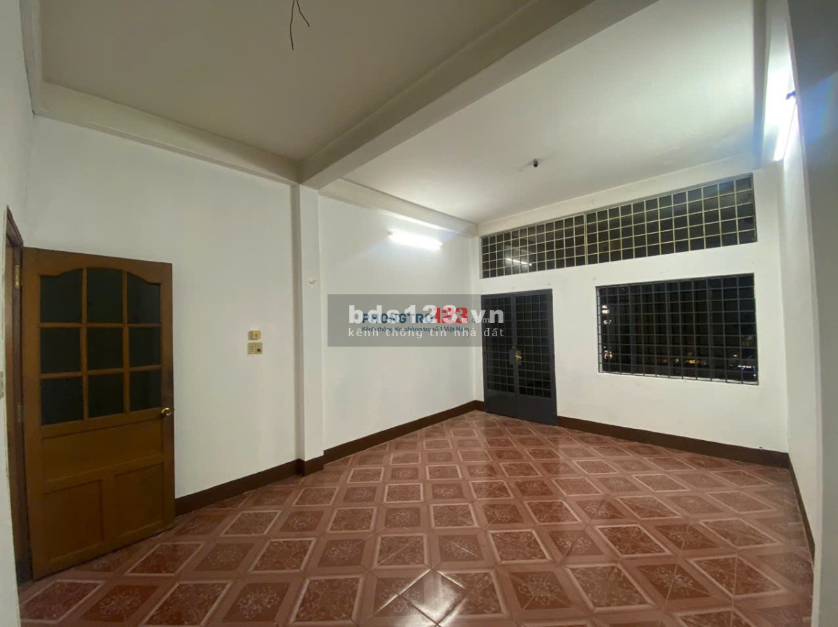Cho thuê nhà nguyên căn tiện kinh doanh ngay mặt tiền đường 3/2, phường 14, Quận 10