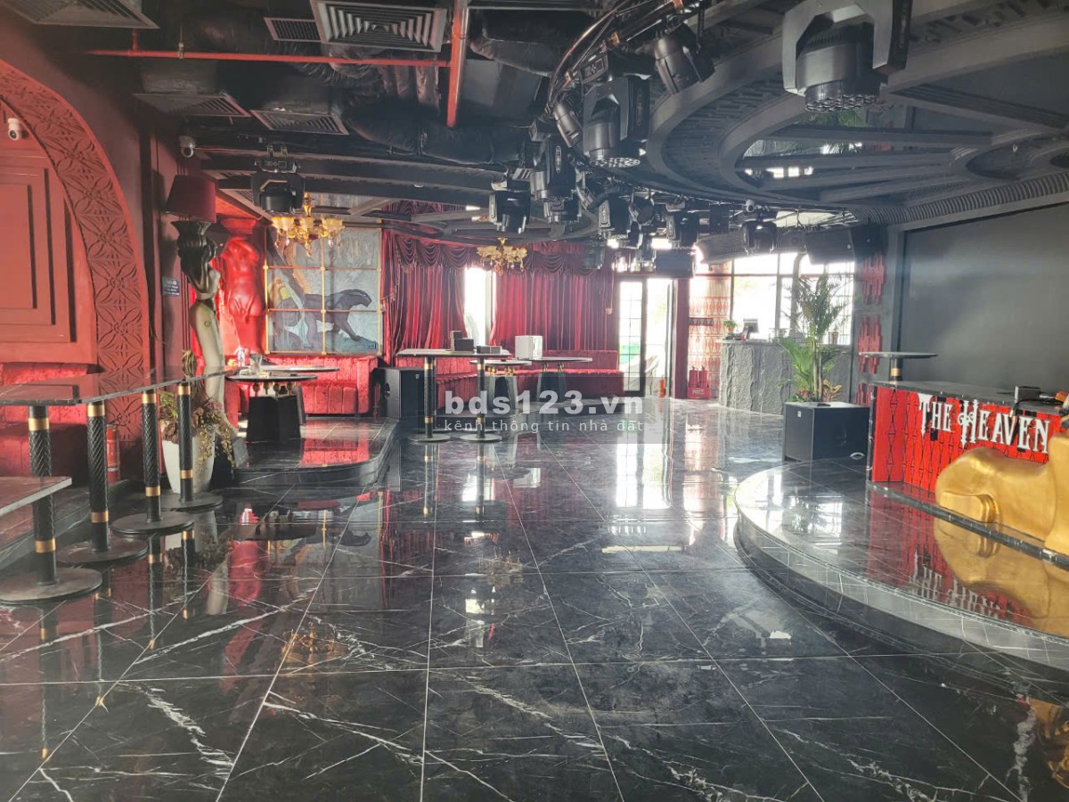 Cho thuê mặt bằng kinh doanh, VP - Phố Thanh Niên - Tây Hồ - View Hồ Tây - 360m2 - Giá thỏa thuận!