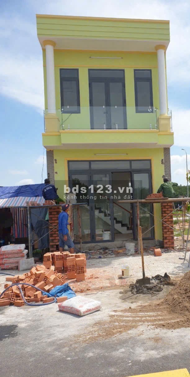 Chính chủ cần bán căn nhà 1 trêt 1 lầu, ngay chợ Vĩnh Tân giá chỉ 1T250, sổ sẵn, full thổ cư