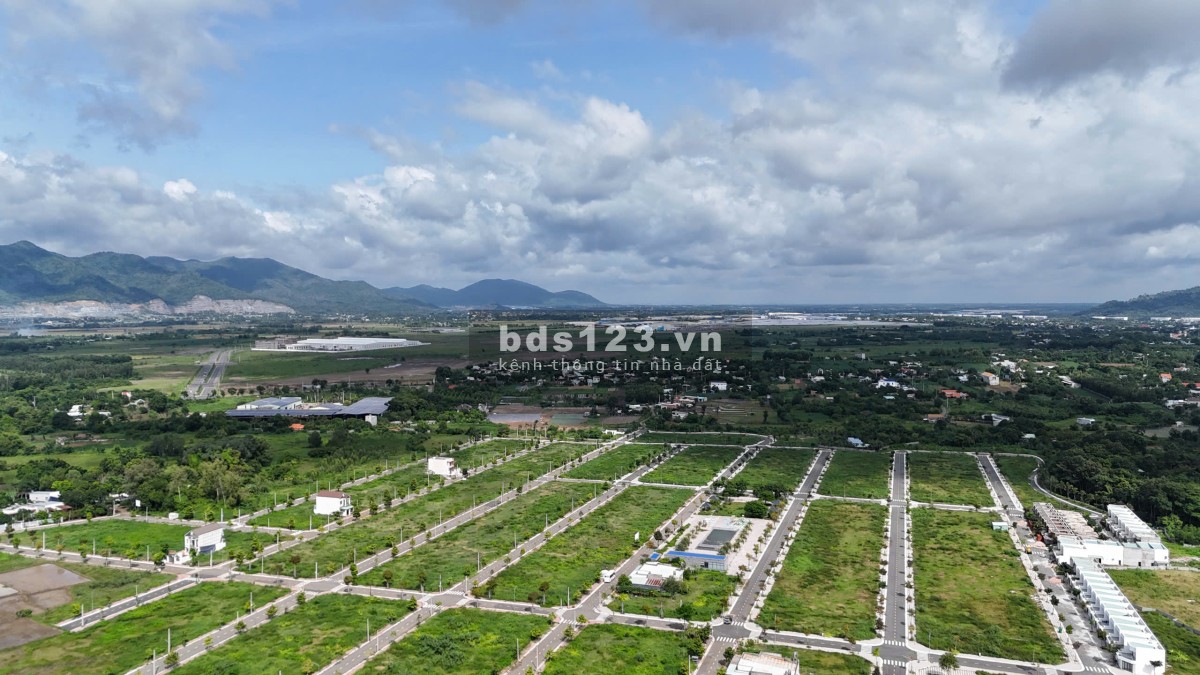 Chính chủ kẹt vốn kinh doanh cần bán lô mặt tiền Bà Rịa Vũng Tàu gần kcn Sonadezi