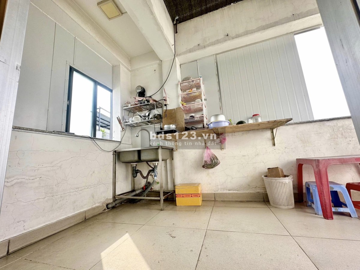 Cho thuê phòng trọ riêng biệt có 102 trên sân thượng tầng 4 view đẹp tại Dương Quảng Hàm p5 Gò Vấp