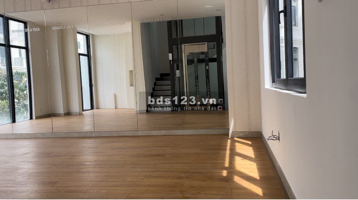 Nhà đã hoàn thiện có thang máy nhà đẹp 23TR/ THÁNG/ NGUYÊN CĂN 5 TẦNG