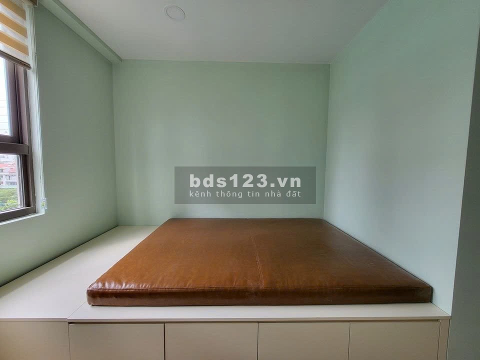Chung cư Nguyễn Phúc Nguyên, P10, Quận 3: Rộng 110m2, 3 p ngủ, 2wc, giá 18tr.