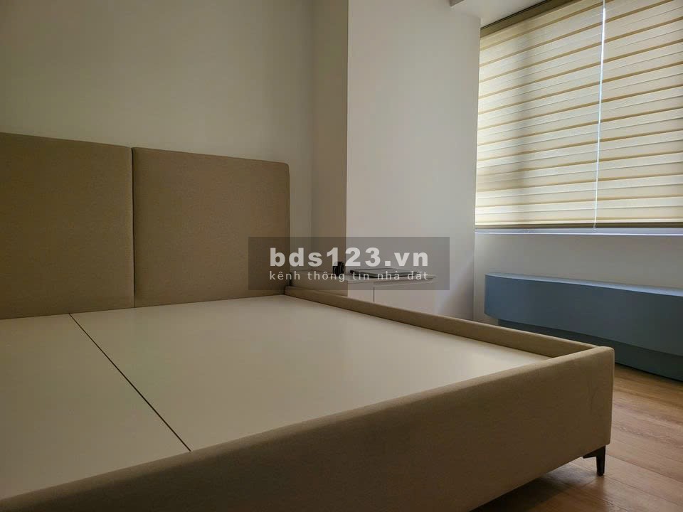 Chung cư Nguyễn Phúc Nguyên, P10, Quận 3: Rộng 110m2, 3 p ngủ, 2wc, giá 18tr.