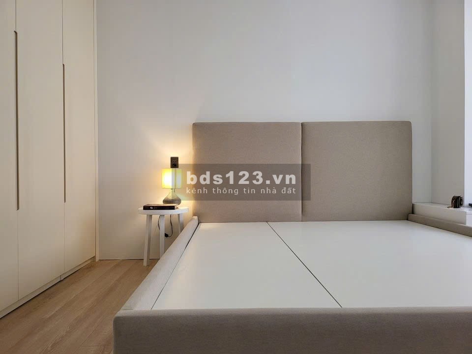 Chung cư Nguyễn Phúc Nguyên, P10, Quận 3: Rộng 110m2, 3 p ngủ, 2wc, giá 18tr.