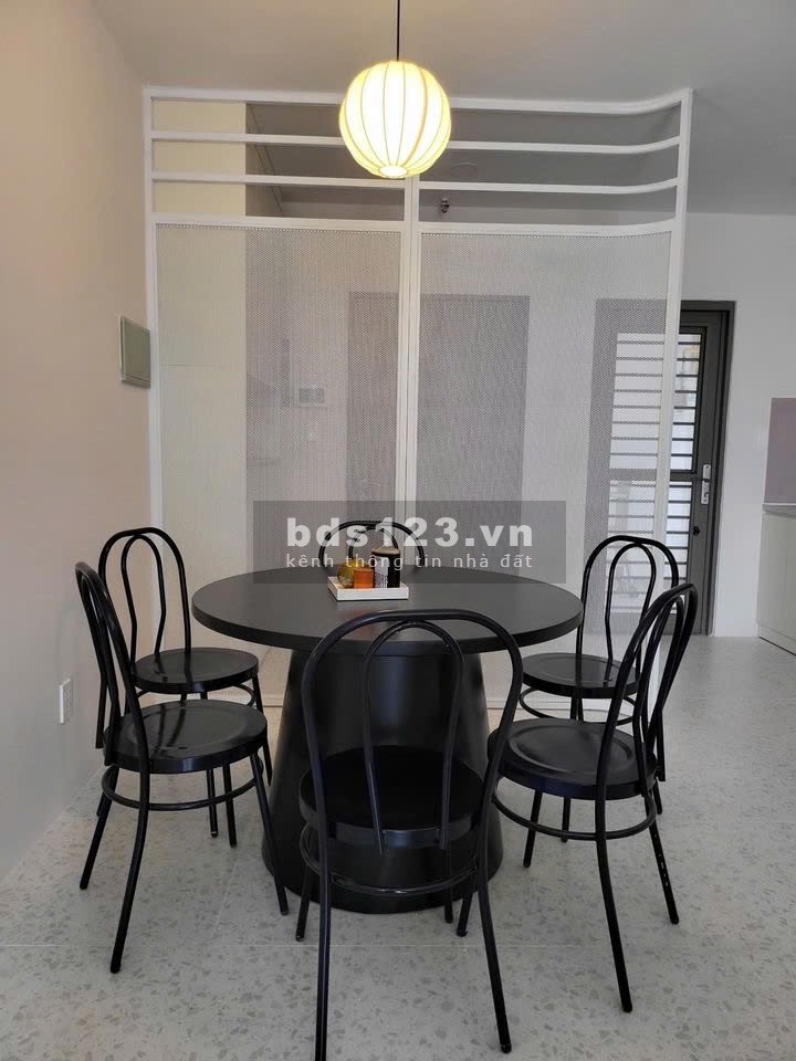 Chung cư Nguyễn Phúc Nguyên, P10, Quận 3: Rộng 110m2, 3 p ngủ, 2wc, giá 18tr.