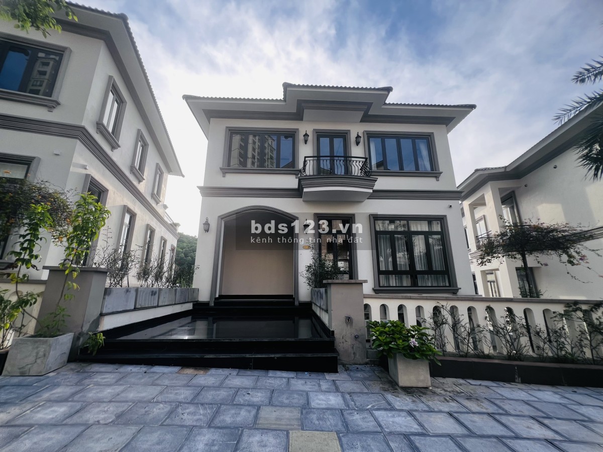Cắt lỗ bão bán bán BT đồi mặt biển Hạ long 21,x tỷ 250m2 sẵn sổ ở ngay sẵn thang máy 0943274513