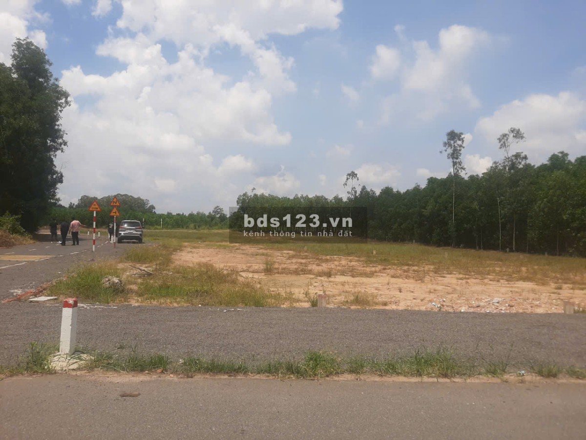 Chủ cần vốn kinh doanh bán lỗ lô mặt tiền kdc Đất Đỏ Bà Rịa