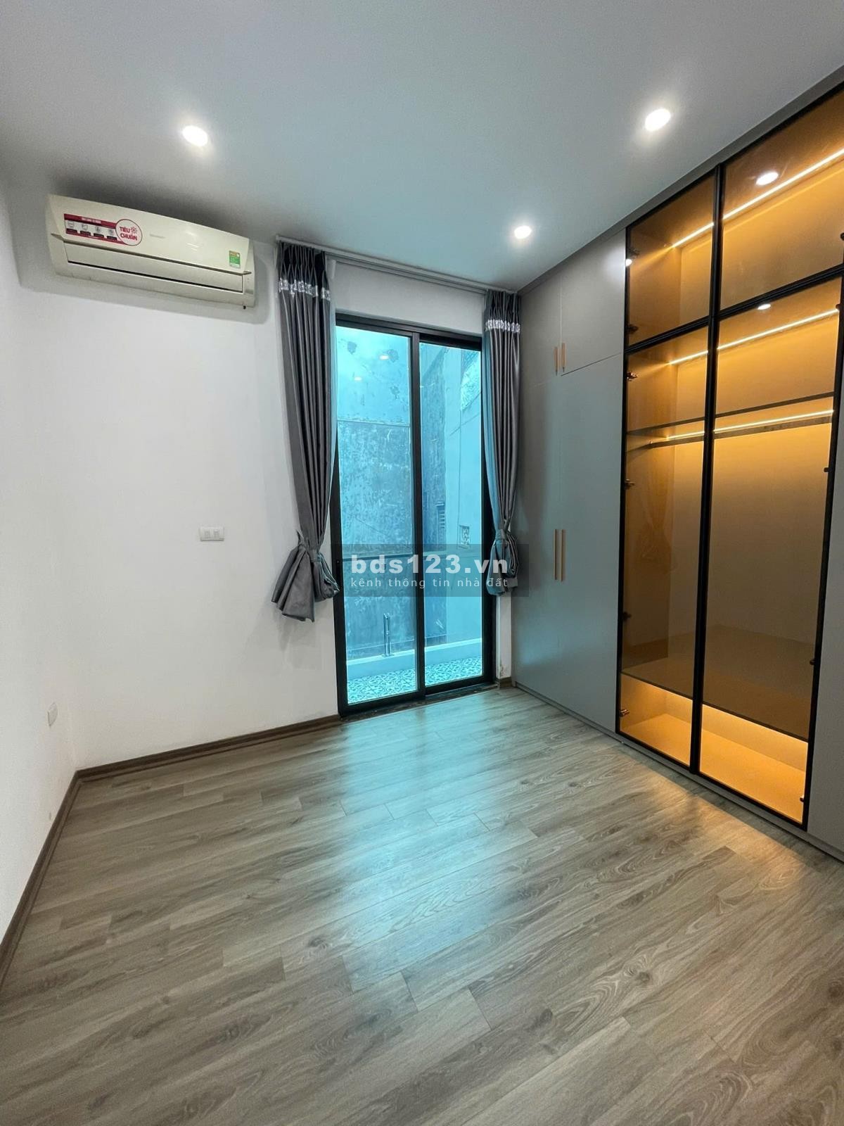 Bán nhà Khương Trung, DT 36m2, 4 tầng, ngõ rộng, 3 bước ra ô tô đỗ, giá nhỉnh 6 tỷ