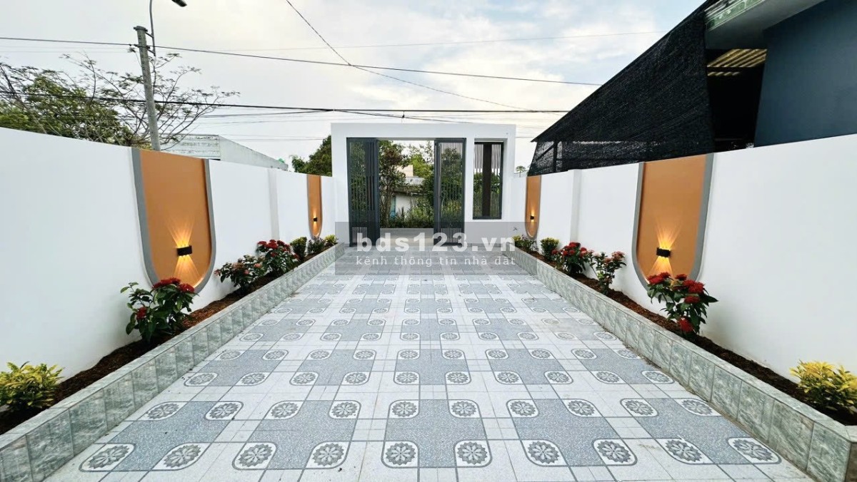 Nhà tự xây ở được 1 năm cần bán ngay Mặt Tiền Hoàng Phan Thái Bình Chánh