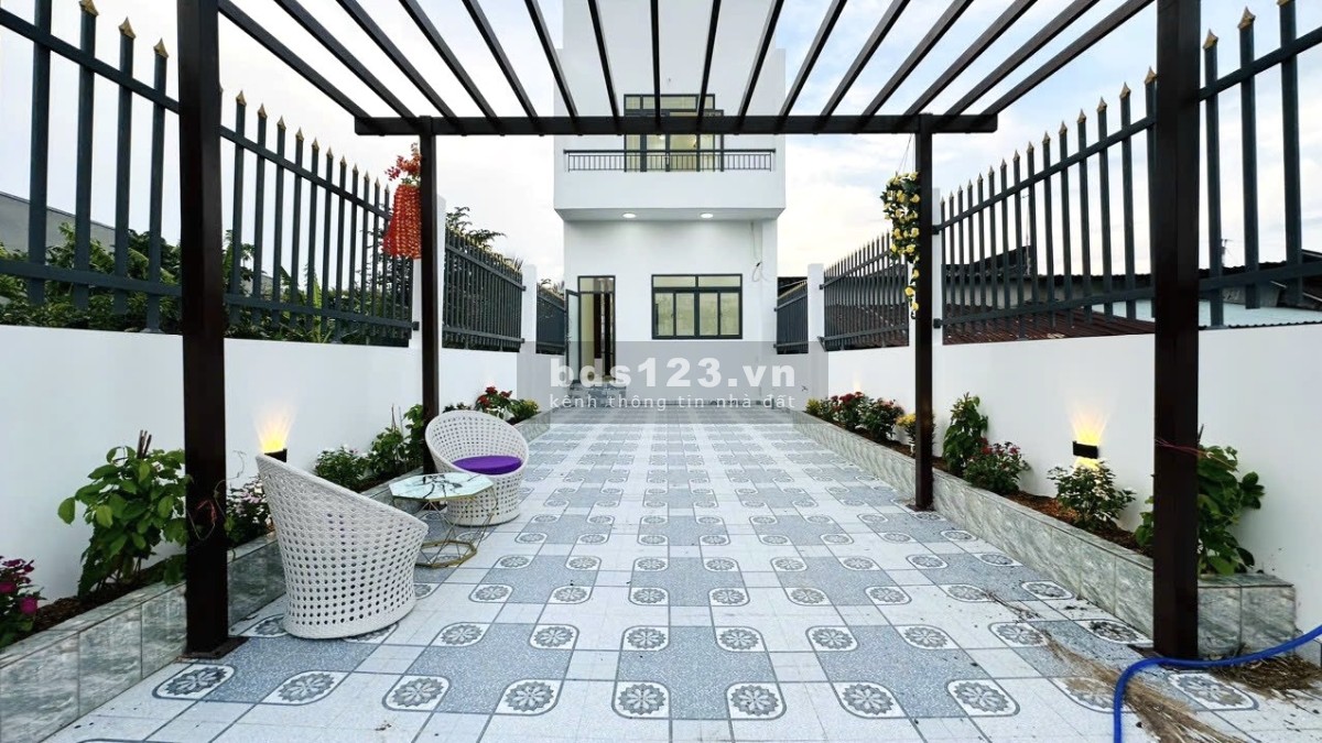 Nhà tự xây ở được 1 năm cần bán ngay Mặt Tiền Hoàng Phan Thái Bình Chánh