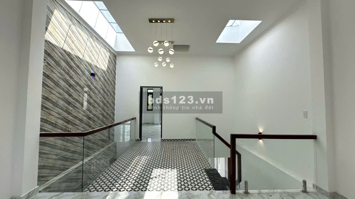 Nhà tự xây ở được 1 năm cần bán ngay Mặt Tiền Hoàng Phan Thái Bình Chánh