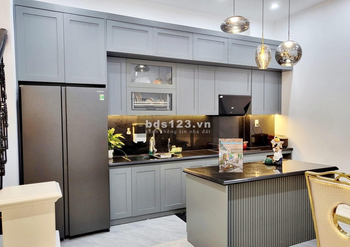 Nhà phố - 3 lầu mặt tiền đường Nguyễn Hữu Cảnh, Bình Dương
