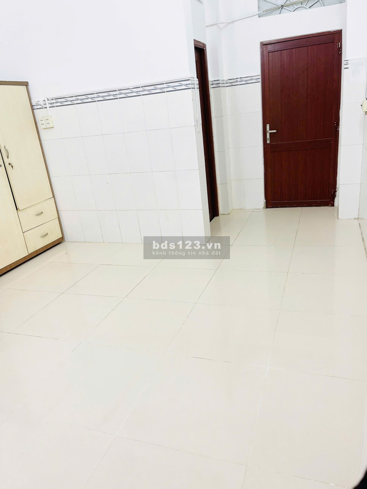 Phòng tầng trệt 20m2 đường Sầm Sơn P.4 Tân Bình chỉ 3 triệu 700k.