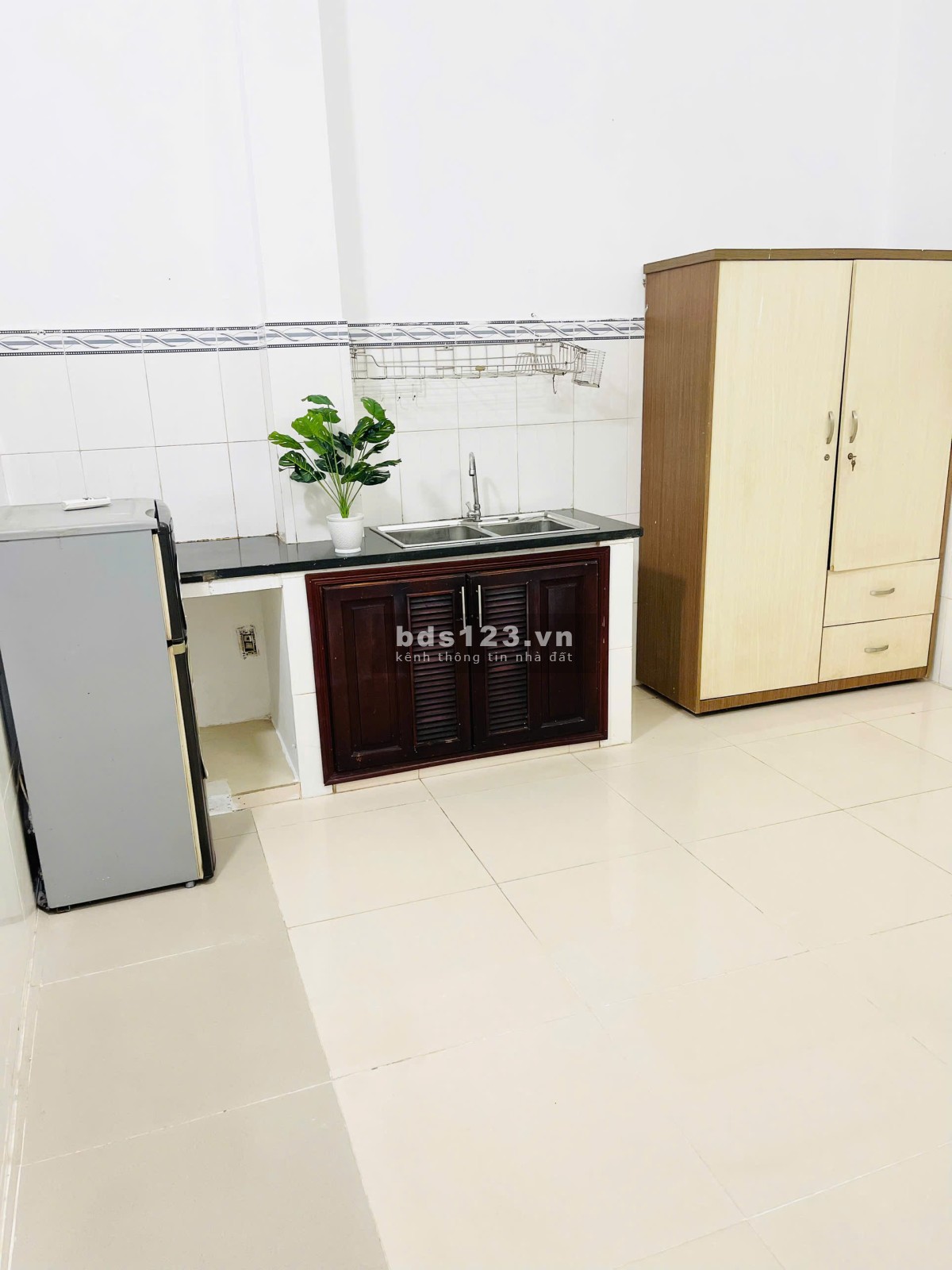 Phòng tầng trệt 20m2 đường Sầm Sơn P.4 Tân Bình chỉ 3 triệu 700k.