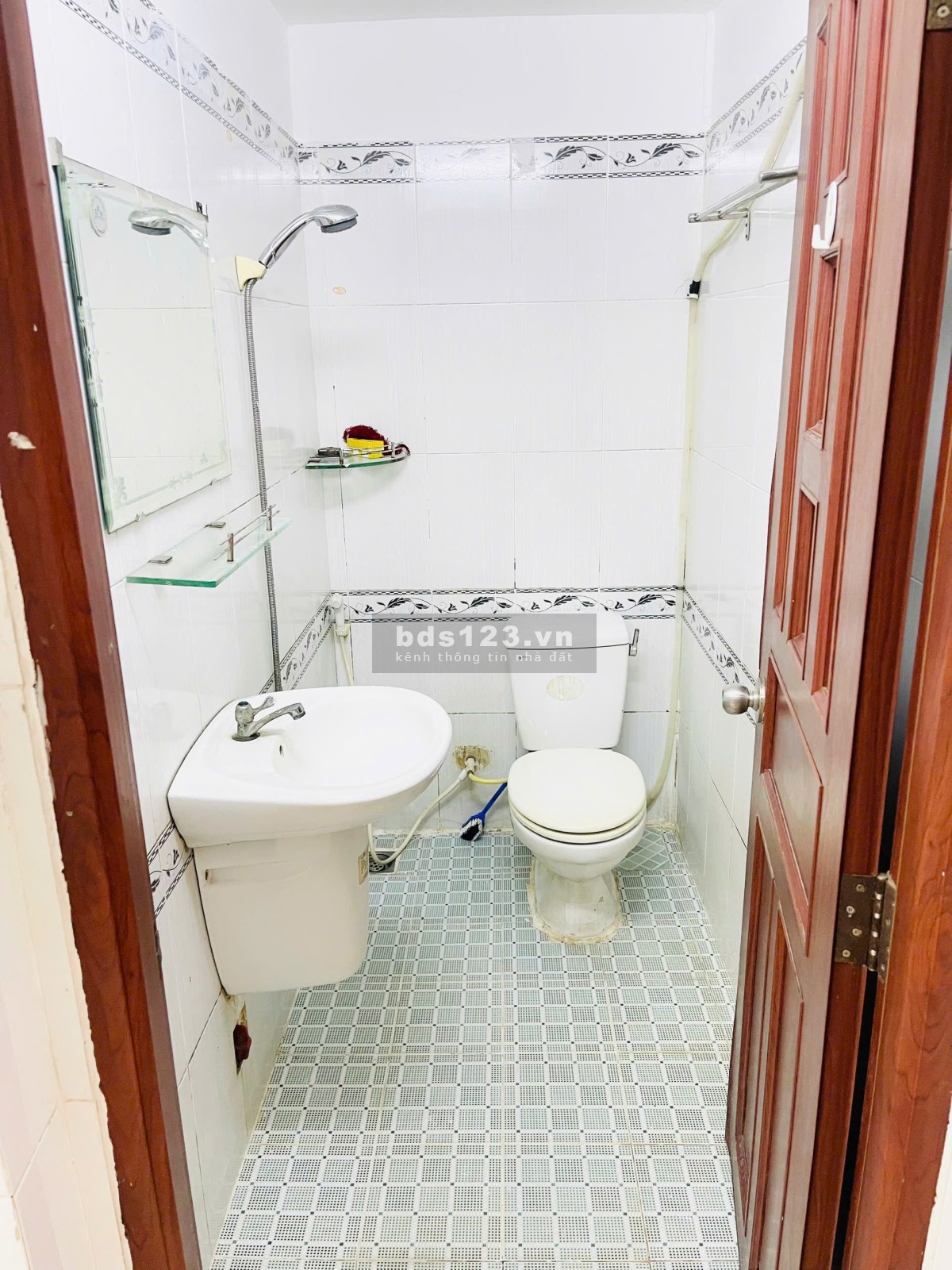 Phòng tầng trệt 20m2 đường Sầm Sơn P.4 Tân Bình chỉ 3 triệu 700k.