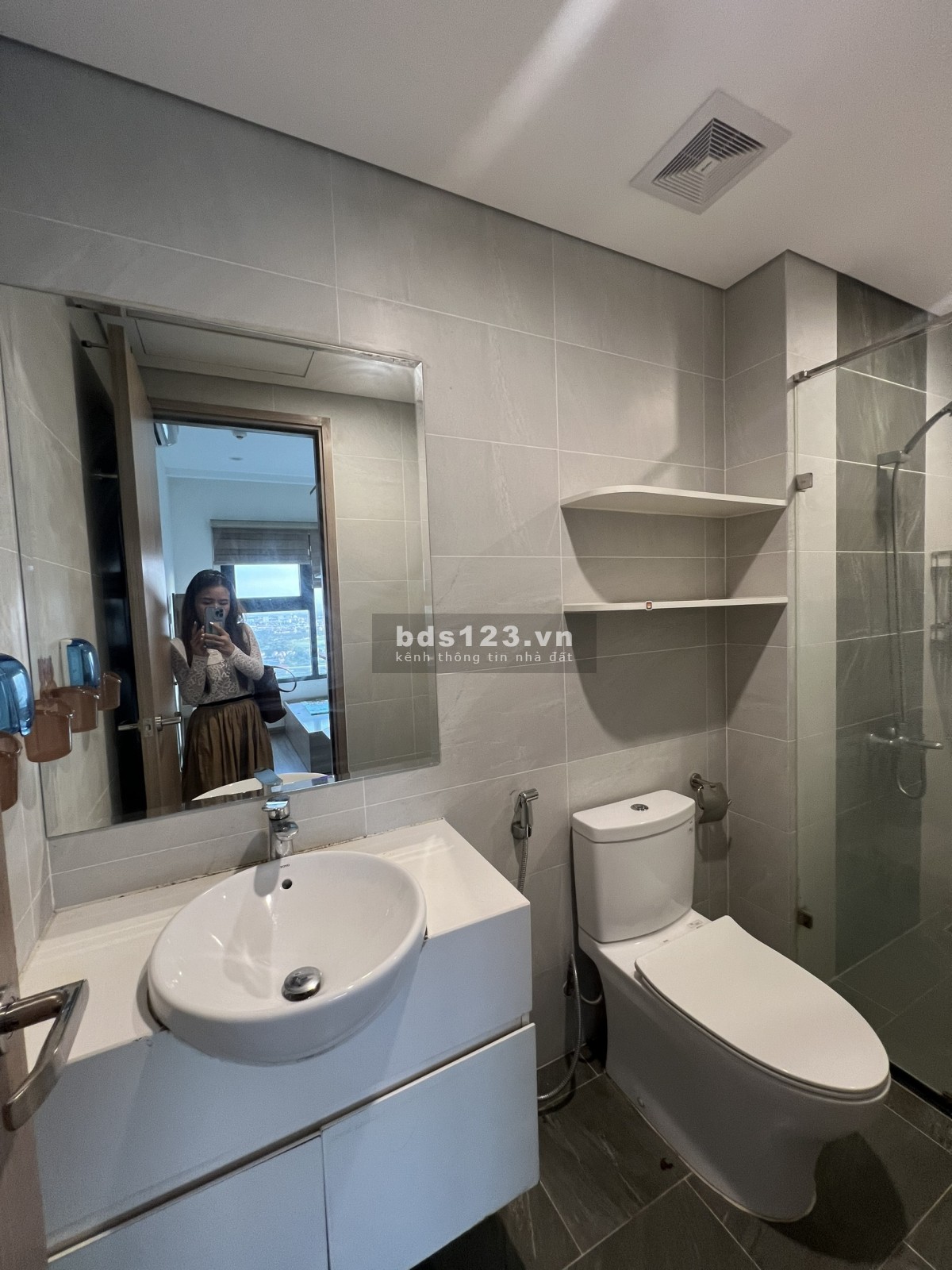 Chính chủ cho thuê căn hộ s401 (căn góc), 65 m2, Vinhomes Smart City, Nam Từ Liêm giá 14tr/tháng