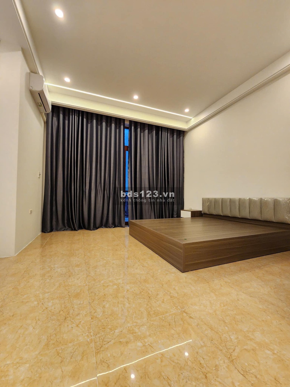 Bán nhà phố Chính Kinh thang máy dòng tiền hai thoáng 55m2 6 tầng Giá chỉ 10.6 tỷ LH: 0983805858.