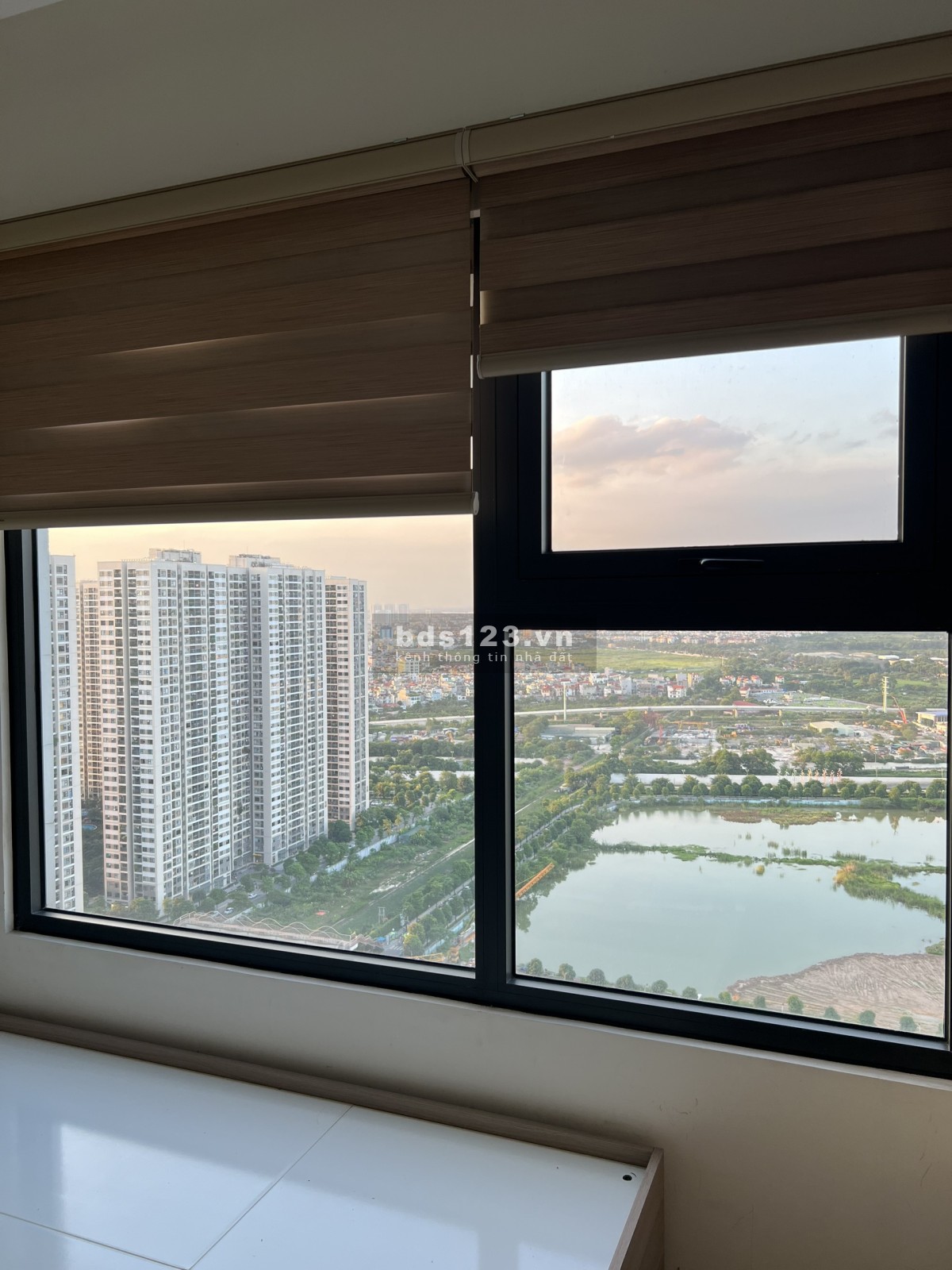Chính chủ cho thuê căn hộ s401 (căn góc), 65 m2, Vinhomes Smart City, Nam Từ Liêm giá 14tr/tháng