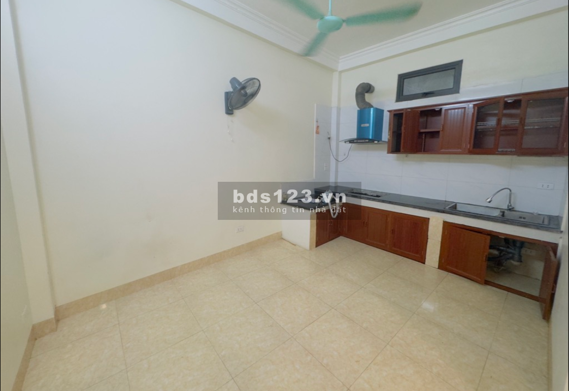 Chính chủ cần bán nhà Gia Quất 45,4m2 có 4 tầng bán 5,1 tỷ. ngõ to rộng tiện ích tốt