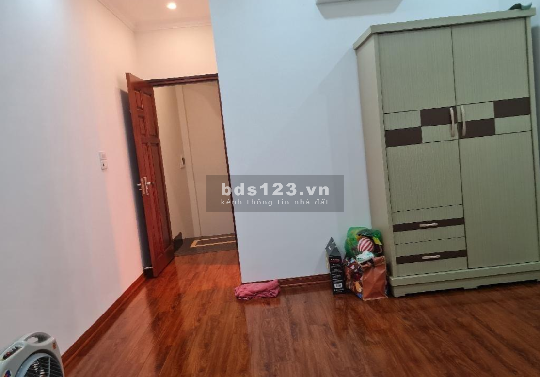 Bán nhà Bắc Cầu, 3 tầng, 3 phòng ngủ, đầy đủ tiện ích, giá 4 tỷ, ngõ rộng, dân trí cao