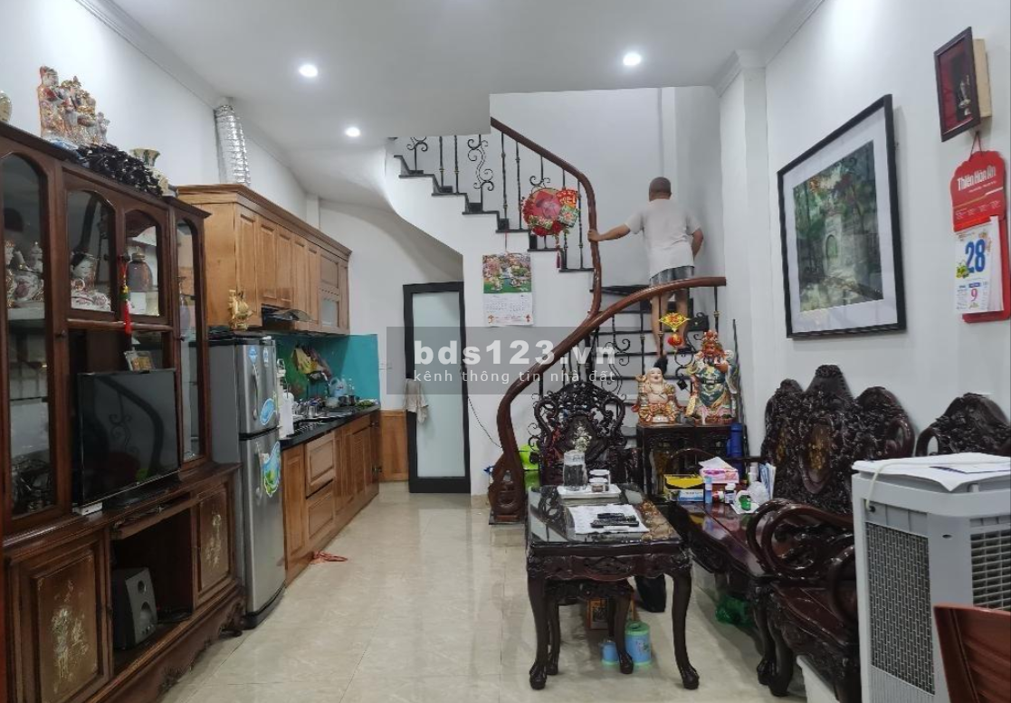 Bán nhà đẹp Hoa Lâm Long Biên 30m2, 5 tầng full nội thất đến ở luôn, ngõ to giá 5,2 tỷ