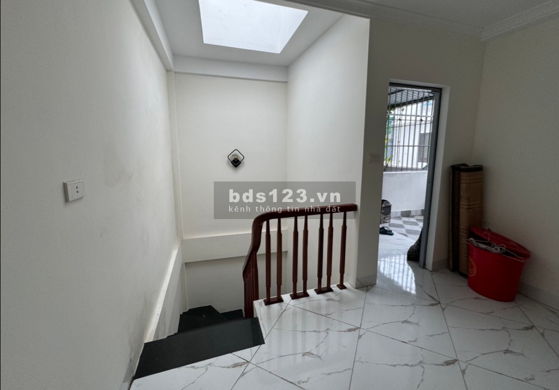 BÁN NHÀ ĐẸP - GẦN PHỐ - GẦN Ô TÔ - CÓ NỘI THẤTNgô Gia Tự 30m2, 5 tầng bán 4.5 tỷ Long Biên