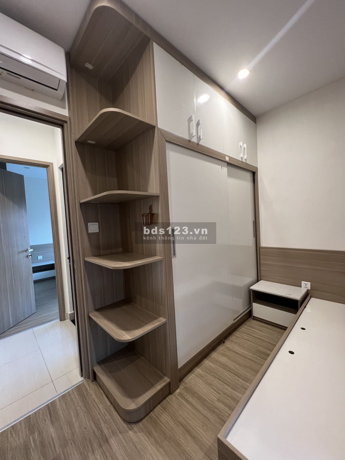 Chính chủ cho thuê căn hộ s401 (căn góc), 65 m2, Vinhomes Smart City, Nam Từ Liêm giá 14tr/tháng