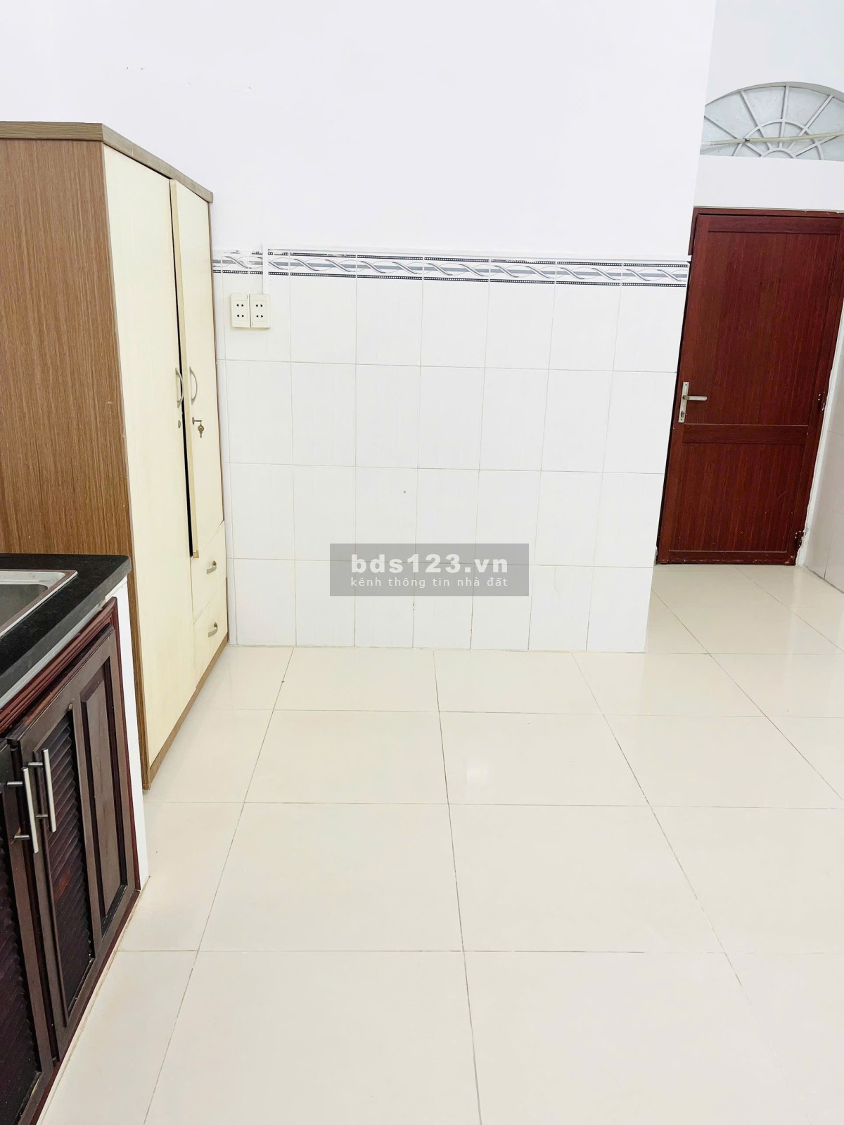 Phòng tầng trệt 20m2 đường Sầm Sơn P.4 Tân Bình chỉ 3 triệu 700k.