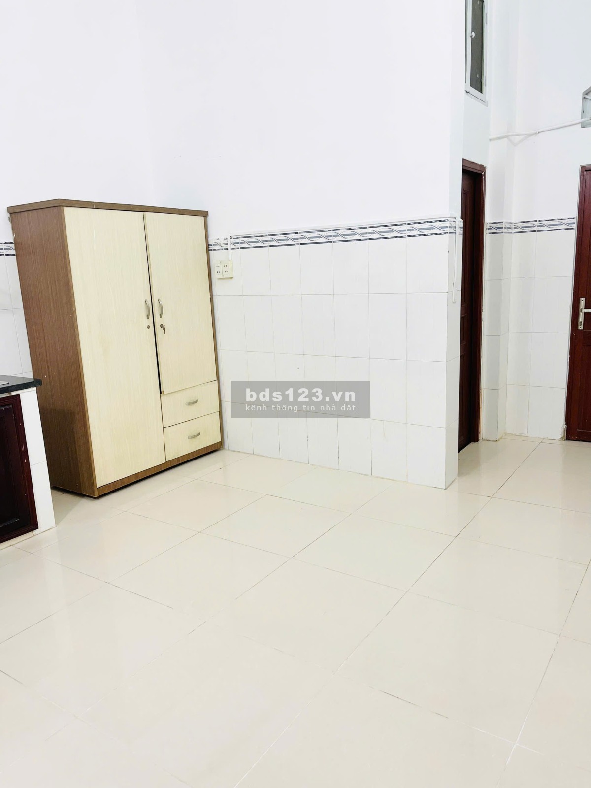 Phòng tầng trệt 20m2 đường Sầm Sơn P.4 Tân Bình chỉ 3 triệu 700k.