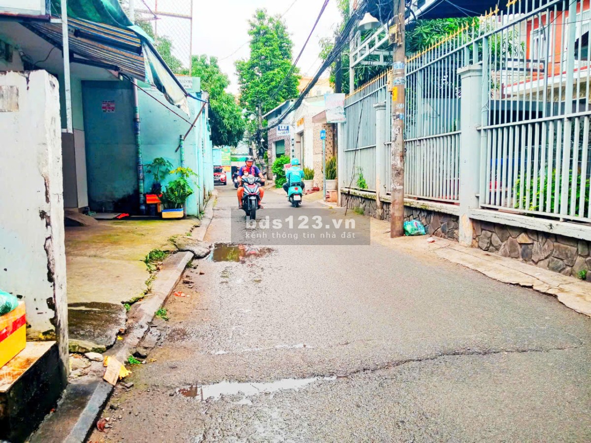 Chủ ngộp Bán giá quá tốt 4 lô đất thổ cư liền kề giá tốt mặt tiền hẻm Tây Hòa Phước Long A