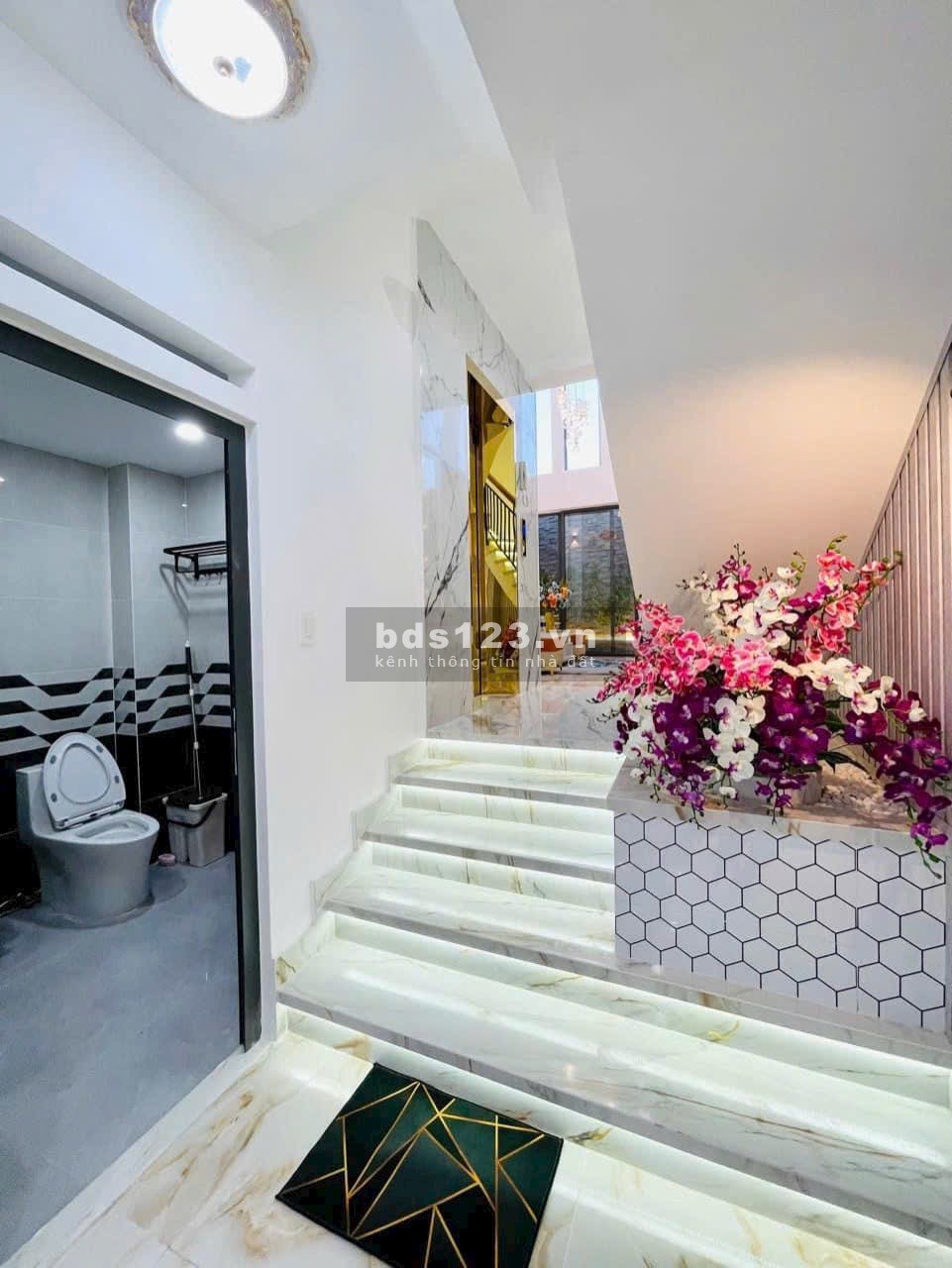 Bán Siêu Phẩm Nhà Phố Có Thang Máy Khu Đồng Bộ liền kề Đường Phan Huy ích, Quận Gò vấp, Hồ chí Minh