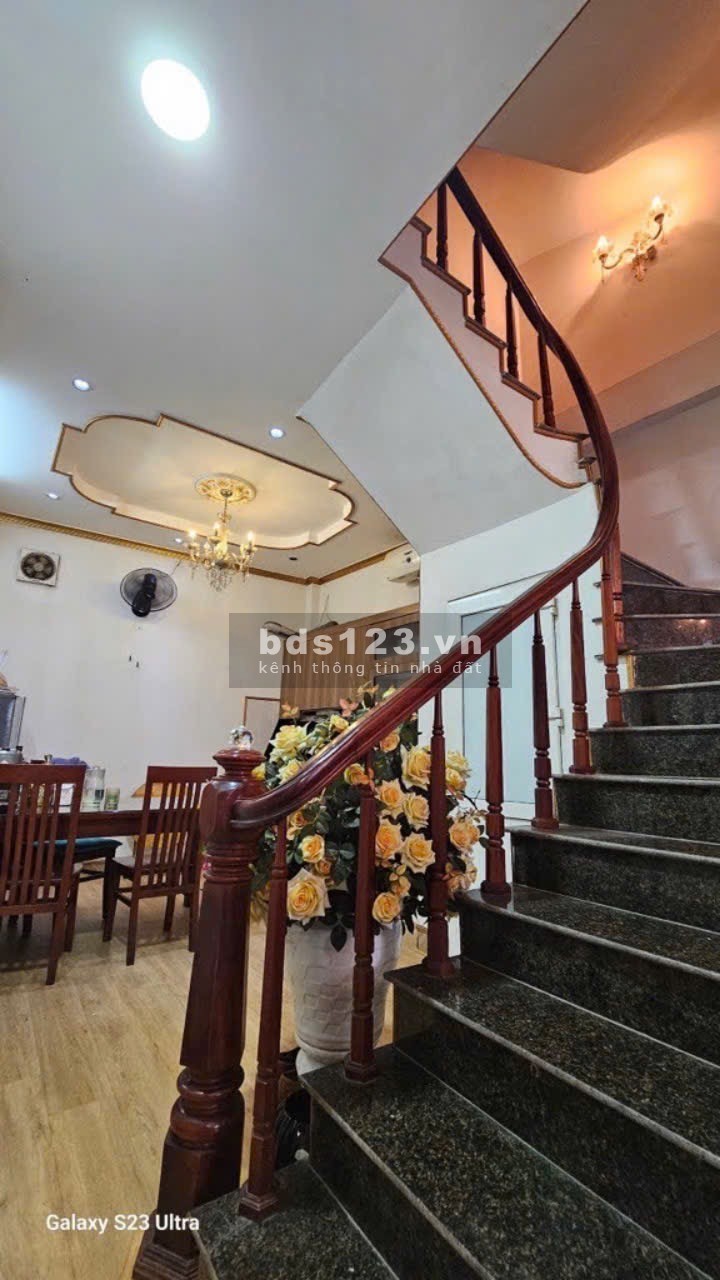 Ngoại Giao Đoàn - Xuân Đỉnh - Nhà Dân Xây - Ô Tô Đỗ Cổng - 50m2. 4 tầng. 4 ngủ. Giá chào 8.X Tỷ