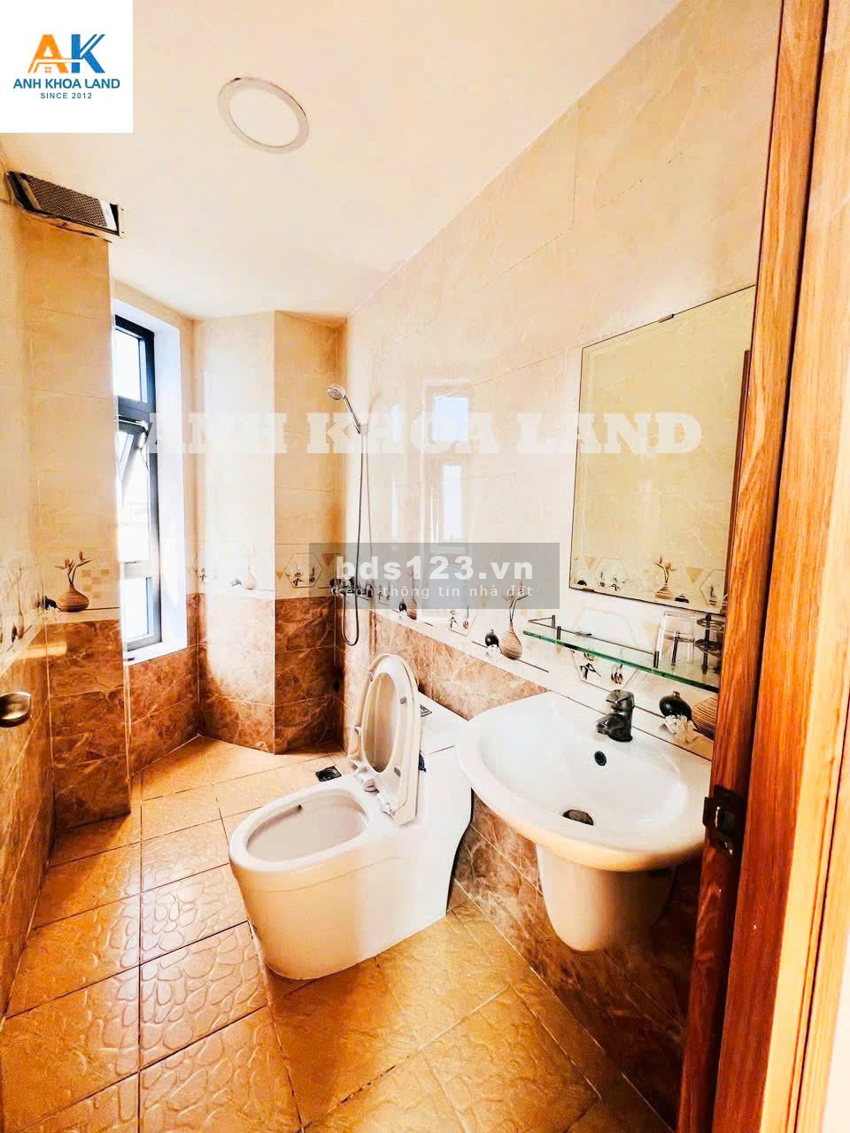 Nhà đẹp giá Sốc Nhà 1 trệt 2 lầu,DTS 156,3m2.Cạnh UBND P.Trường Thọ.Vị trí trung tâm.