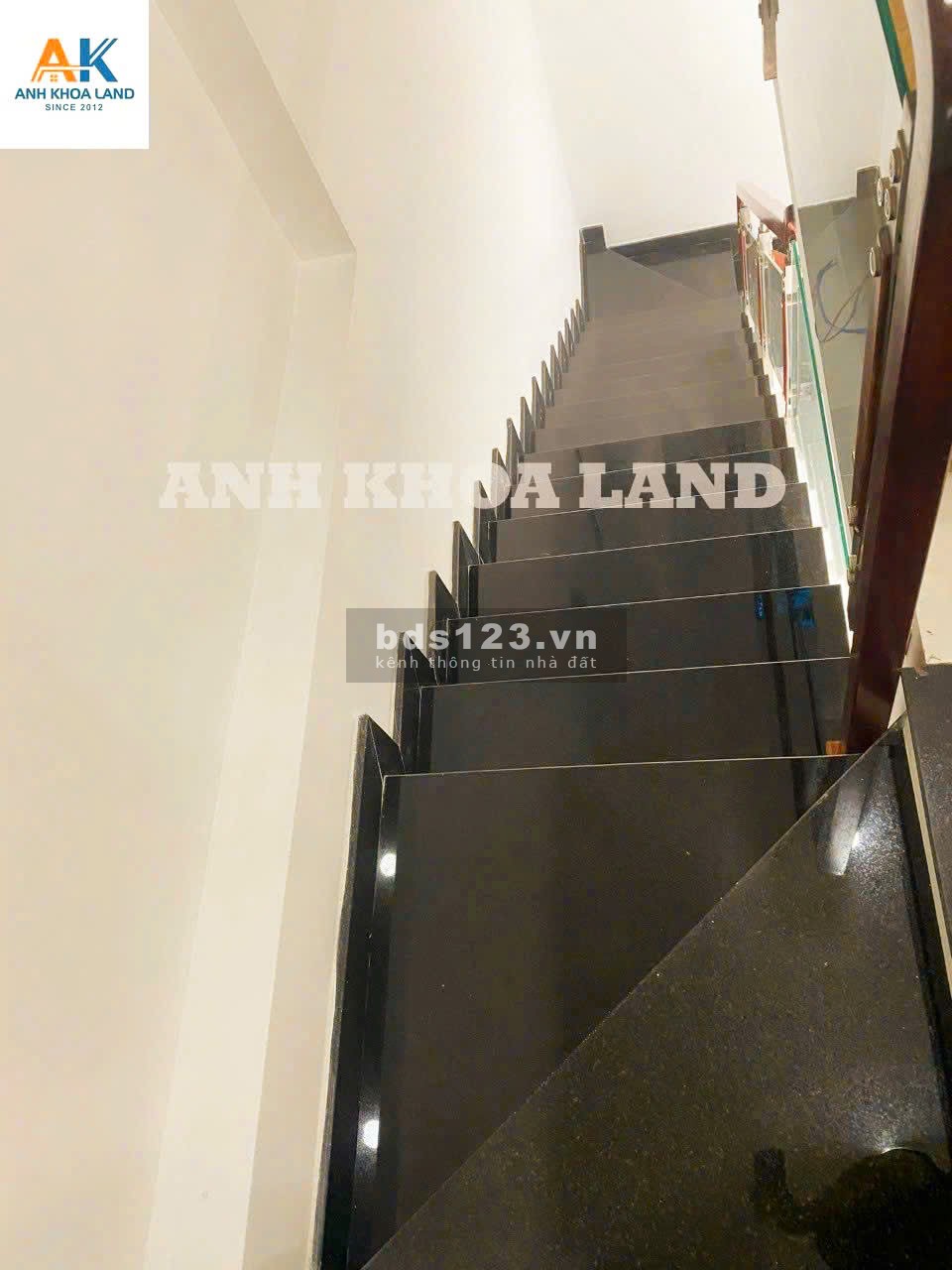 Nhà đẹp giá Sốc Nhà 1 trệt 2 lầu,DTS 156,3m2.Cạnh UBND P.Trường Thọ.Vị trí trung tâm.
