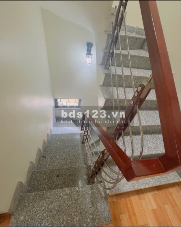 Bán Nhà Gia Quất diện tích 45.4m2, 4 tầng, mặt tiền xuất sắc 4.7m giá 5,1 tỷ.