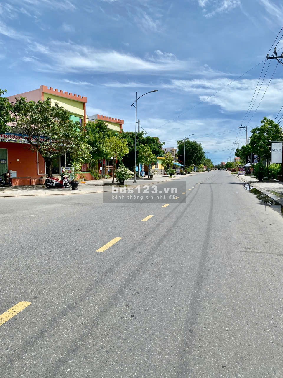 Bán đất mặt tiền chính đường nhựa 10m5 - Ngay Trung Tâm Nam Phước - 180m2 ngang 6m giá 1tỷ3 sẵn sổ