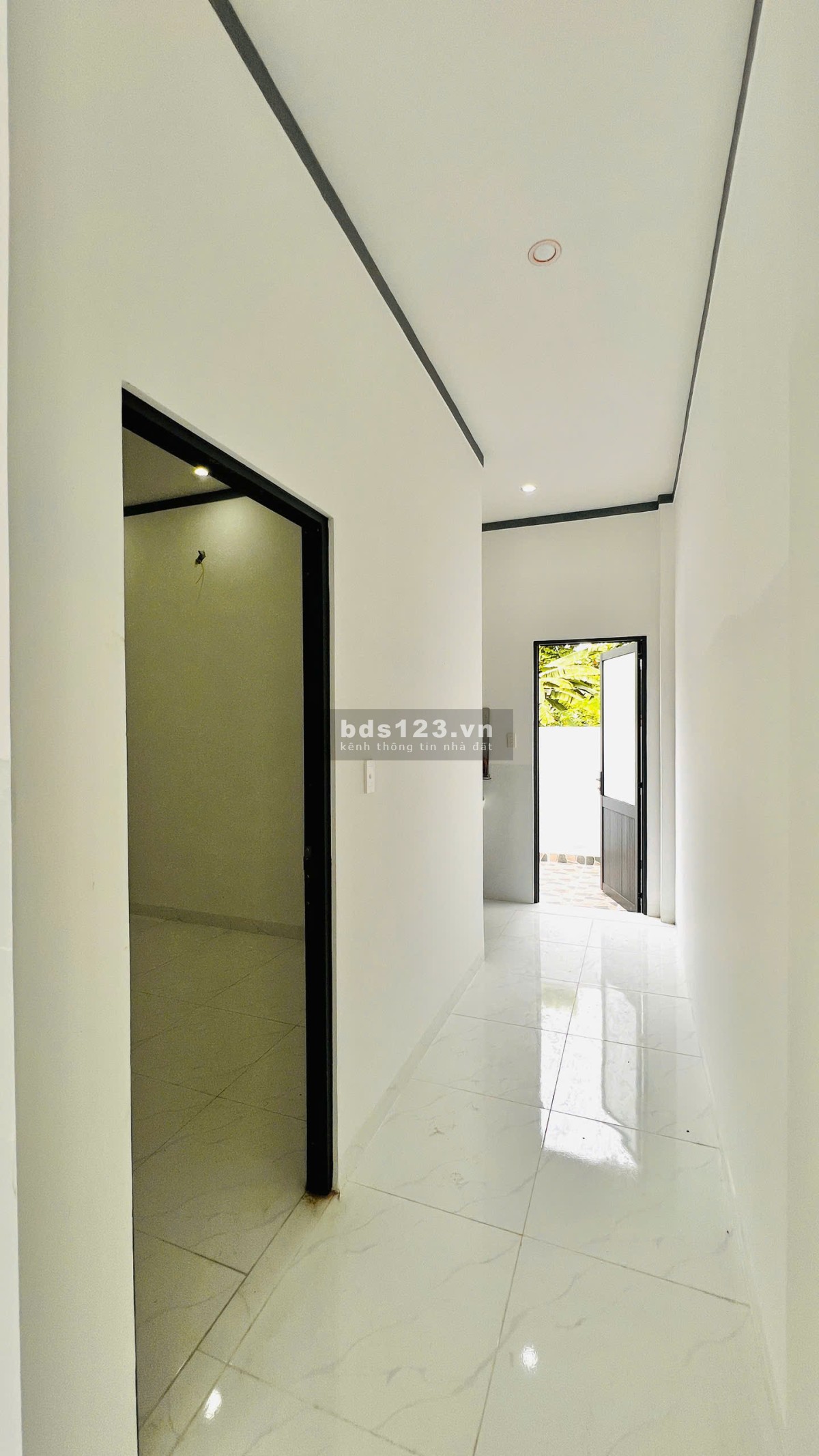 Nhà đẹp 1 trệt 1 lầu mới xây ngay cuối đường Đồng Khỏi mới xây DT 20x5 sổ riêng