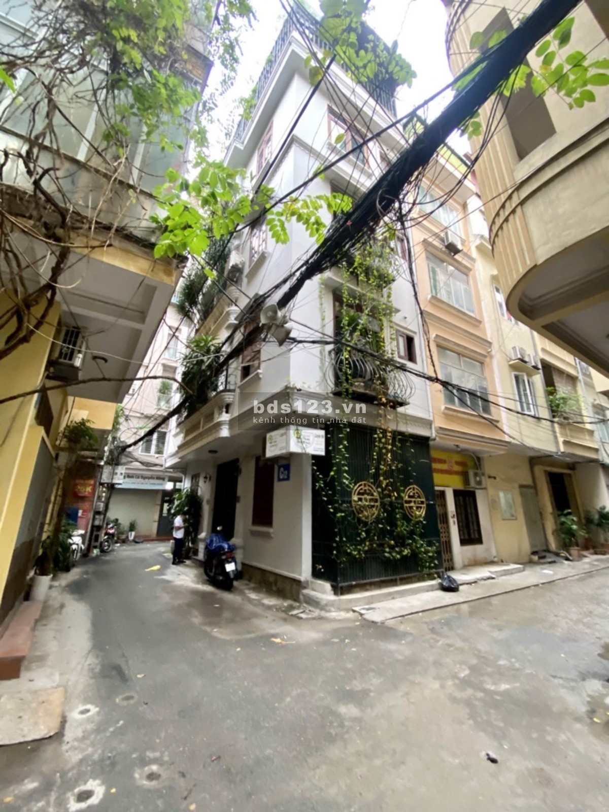 Bán nhà mặt tiền rộng tại Đường Trần Quốc Hoàn, Cầu Giấy, Hà Nội diện tích 40m2 giá 18.5 Tỷ