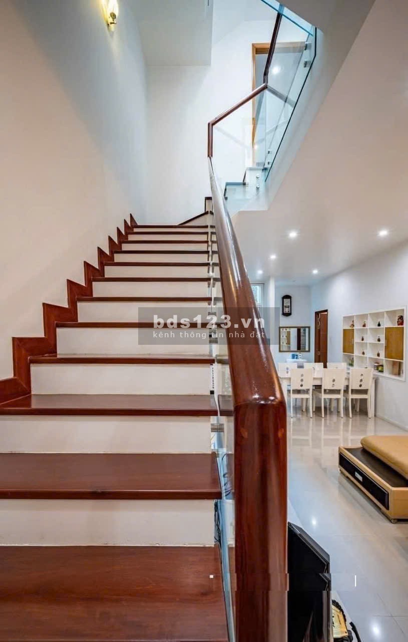 Bán gấp nhà trệt lầu 85m2, đường số 10, Linh Xuân, Thủ Đức. Giá 4.5 tỉ thương lượng.