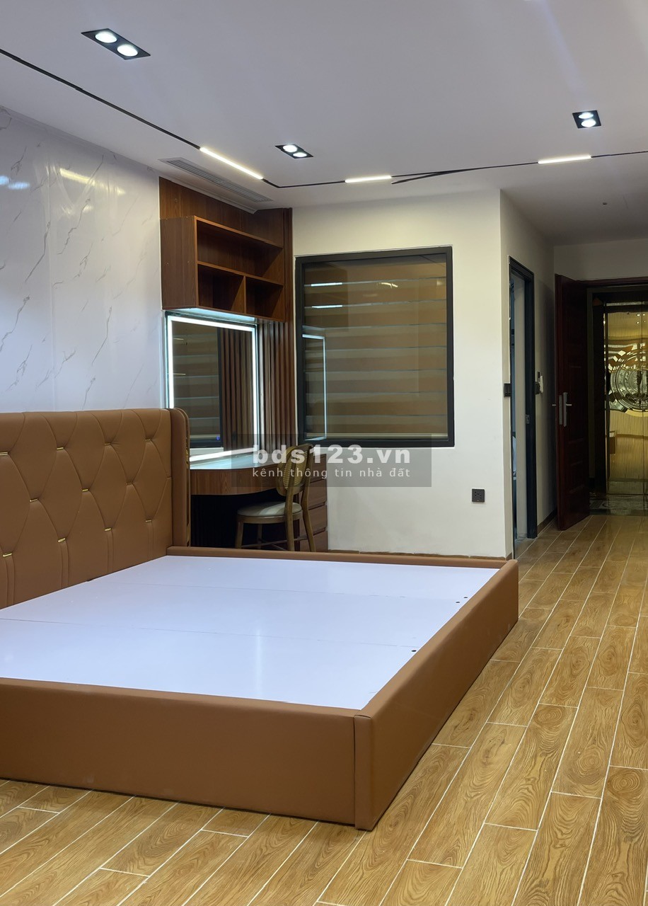 Nhà thiết kế độc đáo chuẩn theo style Châu Âu, nằm ngay giữa lòng Long Biên