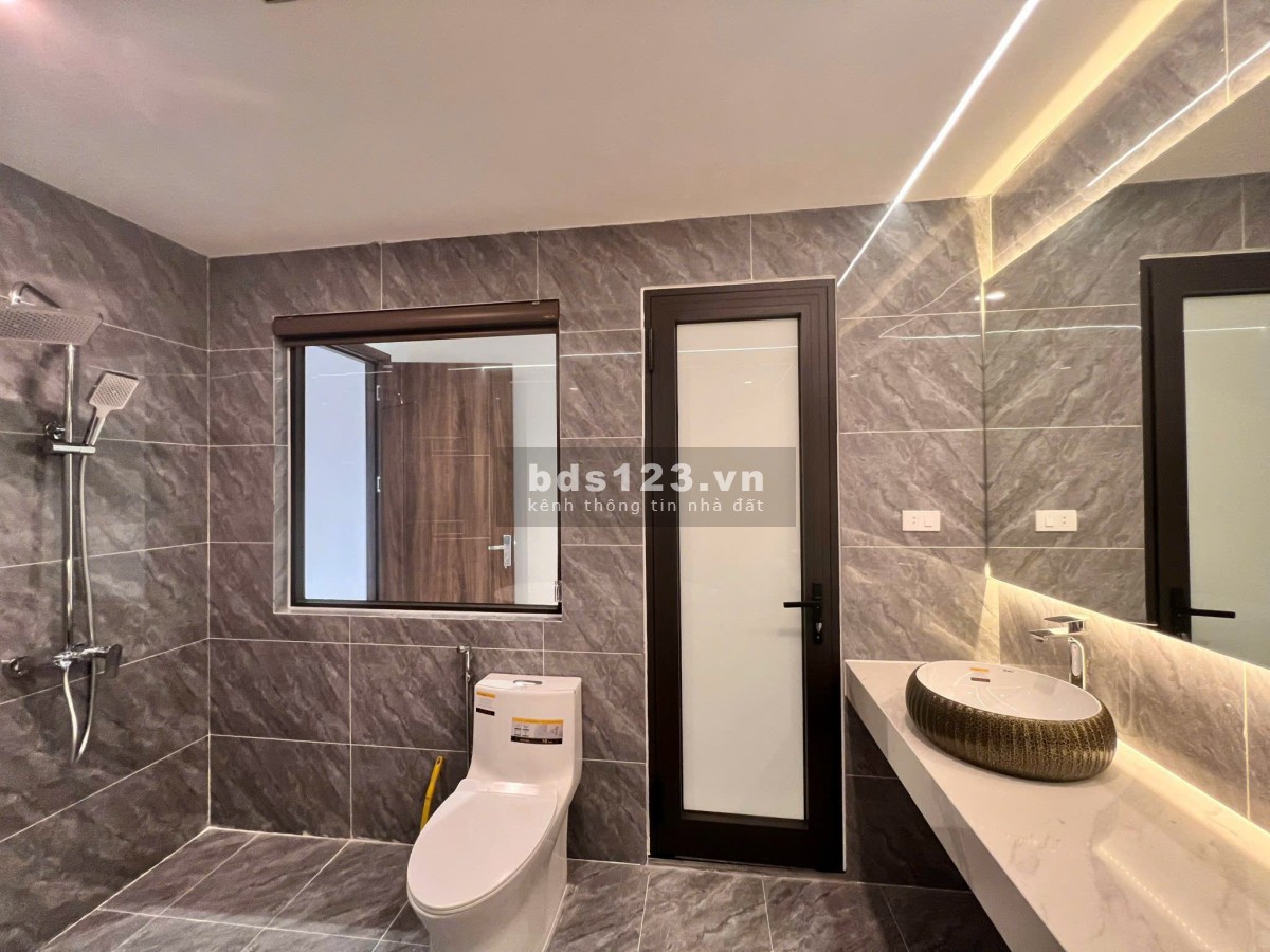 Bán Nhà 7 Tầng 1 Tum Thang Máy Mặt Đường Rộng 12m, 2 mặt tiền tại Phố Thạch Bàn (Full Nội Thất)