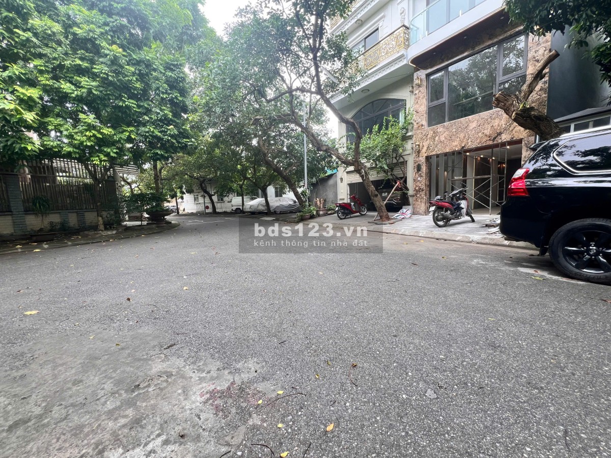 Bán Nhà 7 Tầng 1 Tum Thang Máy Mặt Đường Rộng 12m, 2 mặt tiền tại Phố Thạch Bàn (Full Nội Thất)
