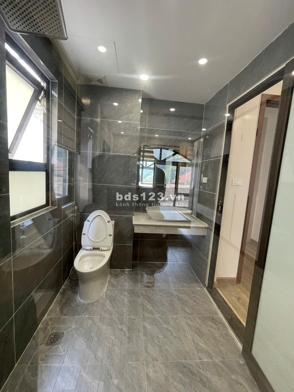 Bán Nhà 6 Tầng 1 Tum Thang Máy, Lô Góc Tại Nguyễn Văn Cừ, P. Bồ Đề (Full Nội Thất)