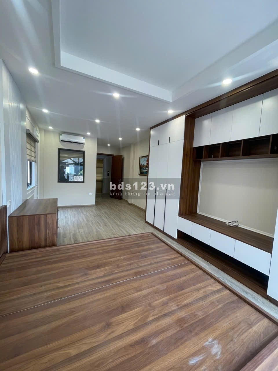 Bán Nhà 6 Tầng 1 Tum Thang Máy, Lô Góc Tại Nguyễn Văn Cừ, P. Bồ Đề (Full Nội Thất)