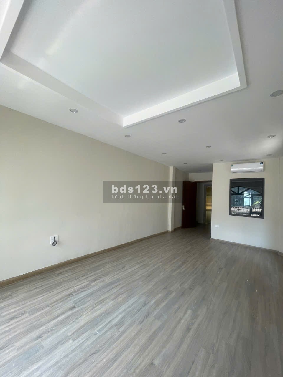 Bán Nhà 6 Tầng 1 Tum Thang Máy, Lô Góc Tại Nguyễn Văn Cừ, P. Bồ Đề (Full Nội Thất)