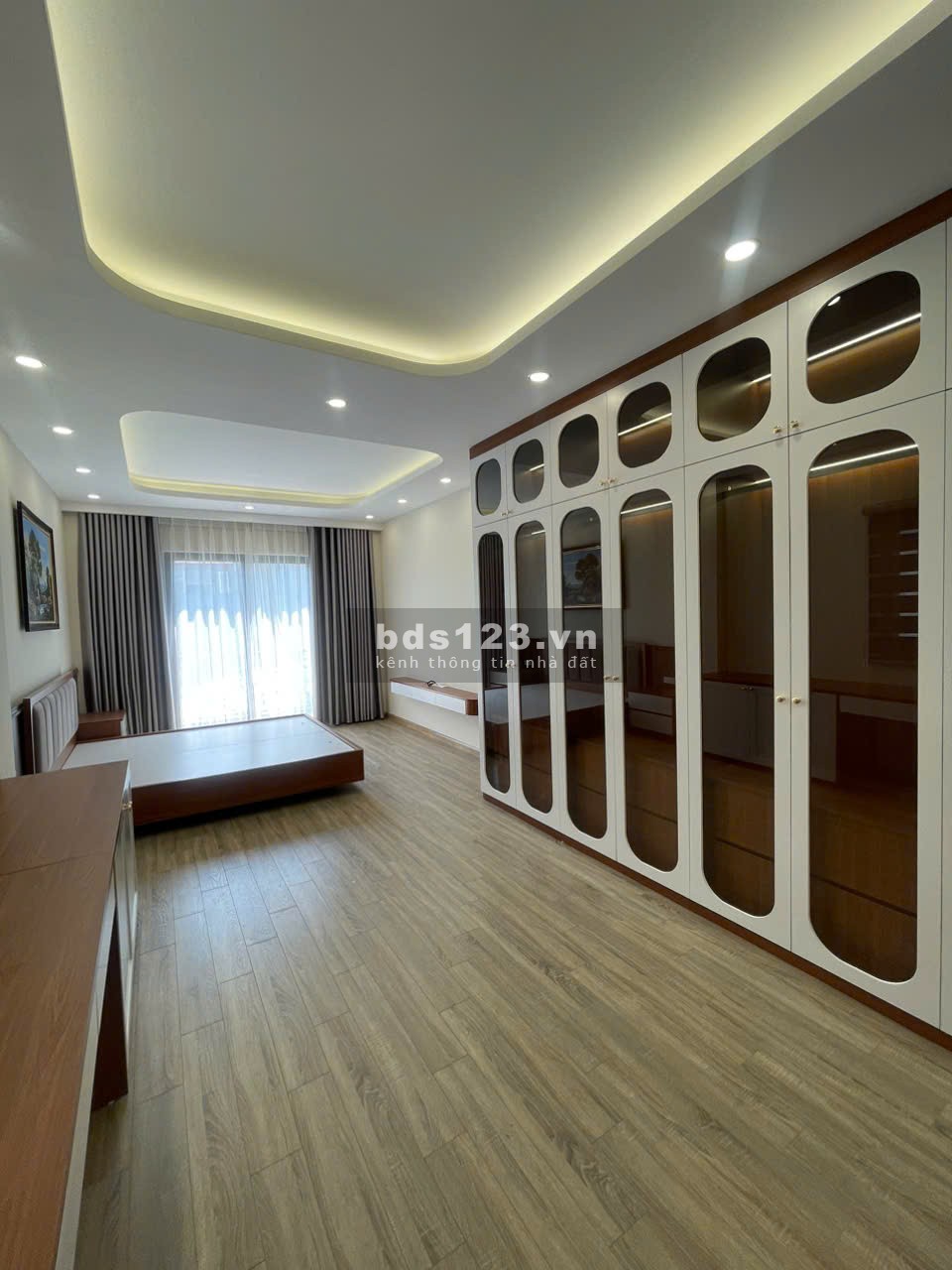 Bán Nhà 6 Tầng 1 Tum Thang Máy, Lô Góc Tại Nguyễn Văn Cừ, P. Bồ Đề (Full Nội Thất)