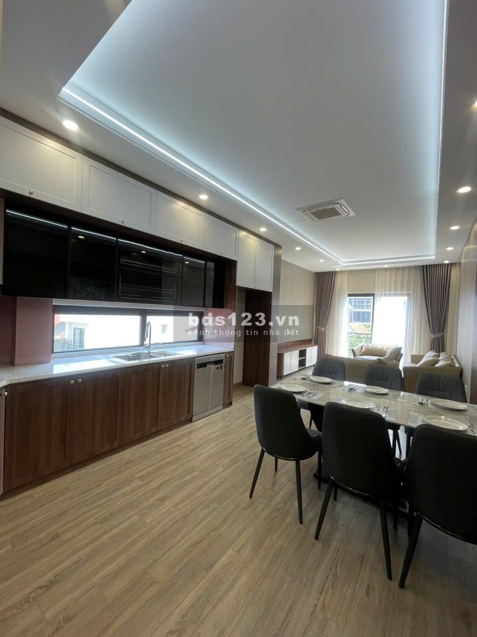 Bán Nhà 6 Tầng 1 Tum Thang Máy, Lô Góc Tại Nguyễn Văn Cừ, P. Bồ Đề (Full Nội Thất)