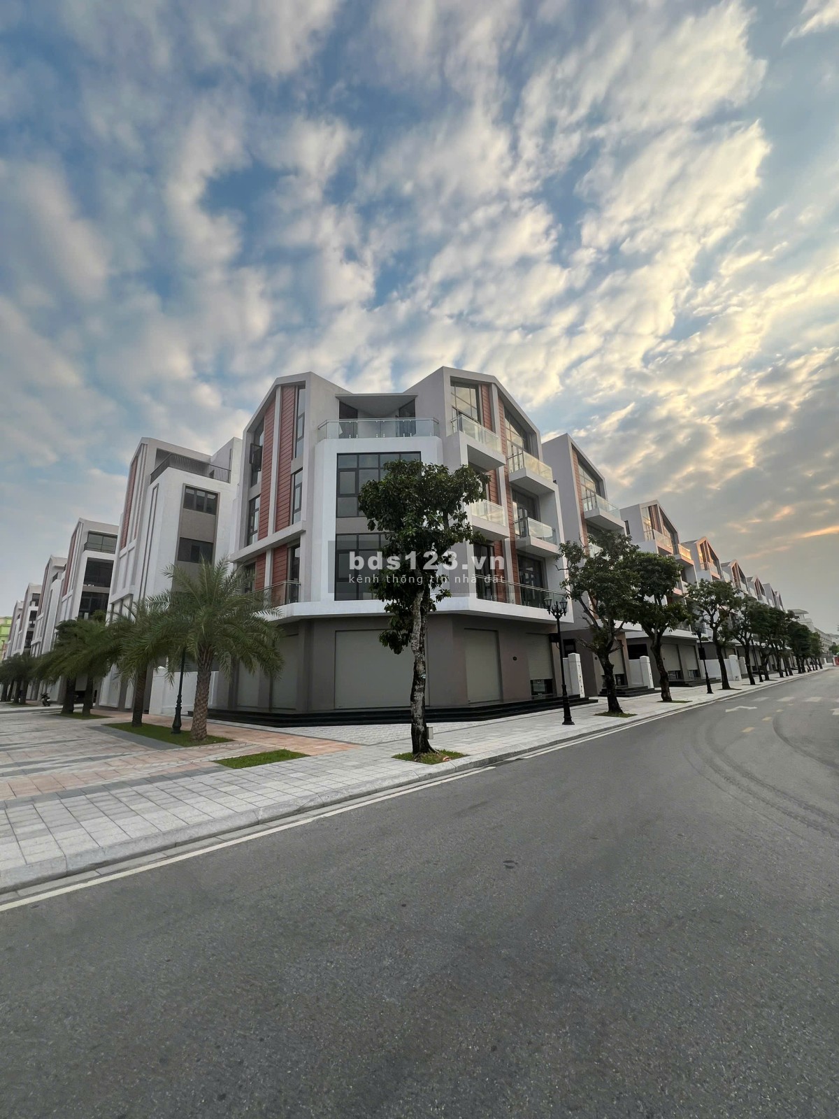 Bán BT đơn lập 286m view hồ, mặt phố đi bộ tại Vinhomes Ocean Park 3 giá 49 tỷ