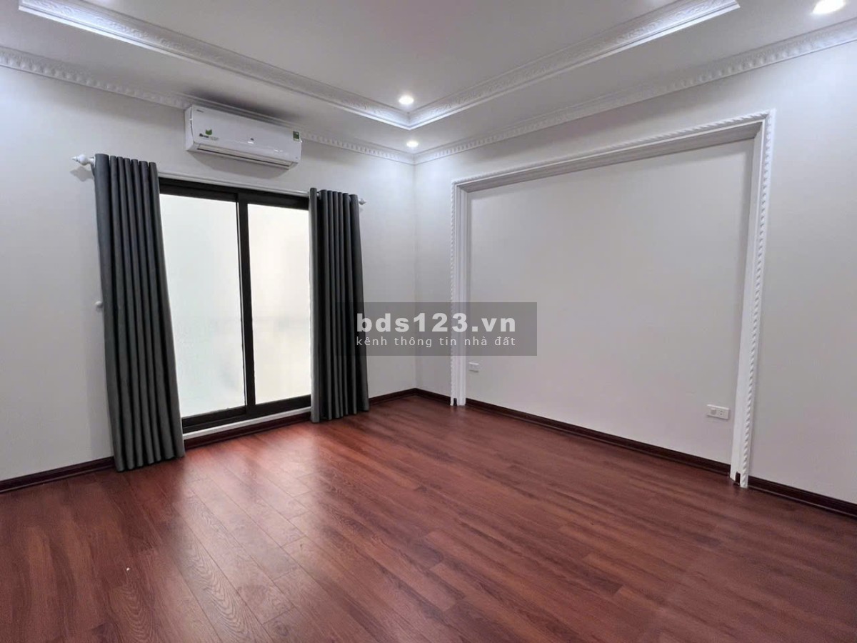 Bán Nhà 6 Tầng 1 Tum Thang Máy Ngõ Rộng Tại Phố Trạm, P. Long Biên (Full Nội Thất)
